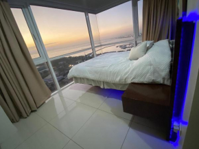 Deluxe End Unit Overlooking Manila Bay